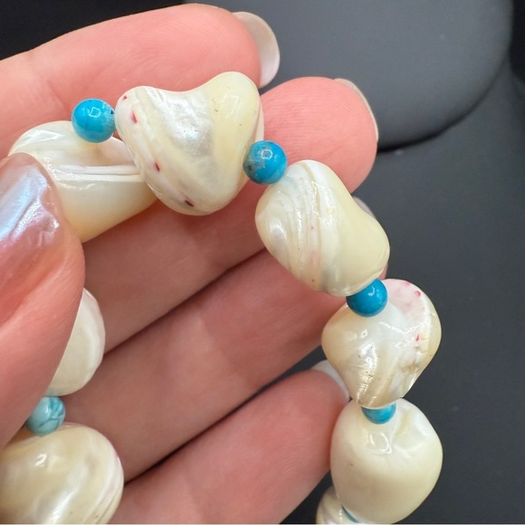 Elegant Vintage Cream Carved Shell and Turquoise Beaded Necklace - Picture 15 of 16